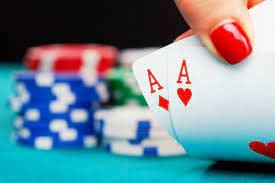 Antarmuka aplikasi mobile toko88 menampilkan meja live-dealer dan pasar sportsbook