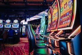 Dealer profesional toko88 di studio blackjack langsung